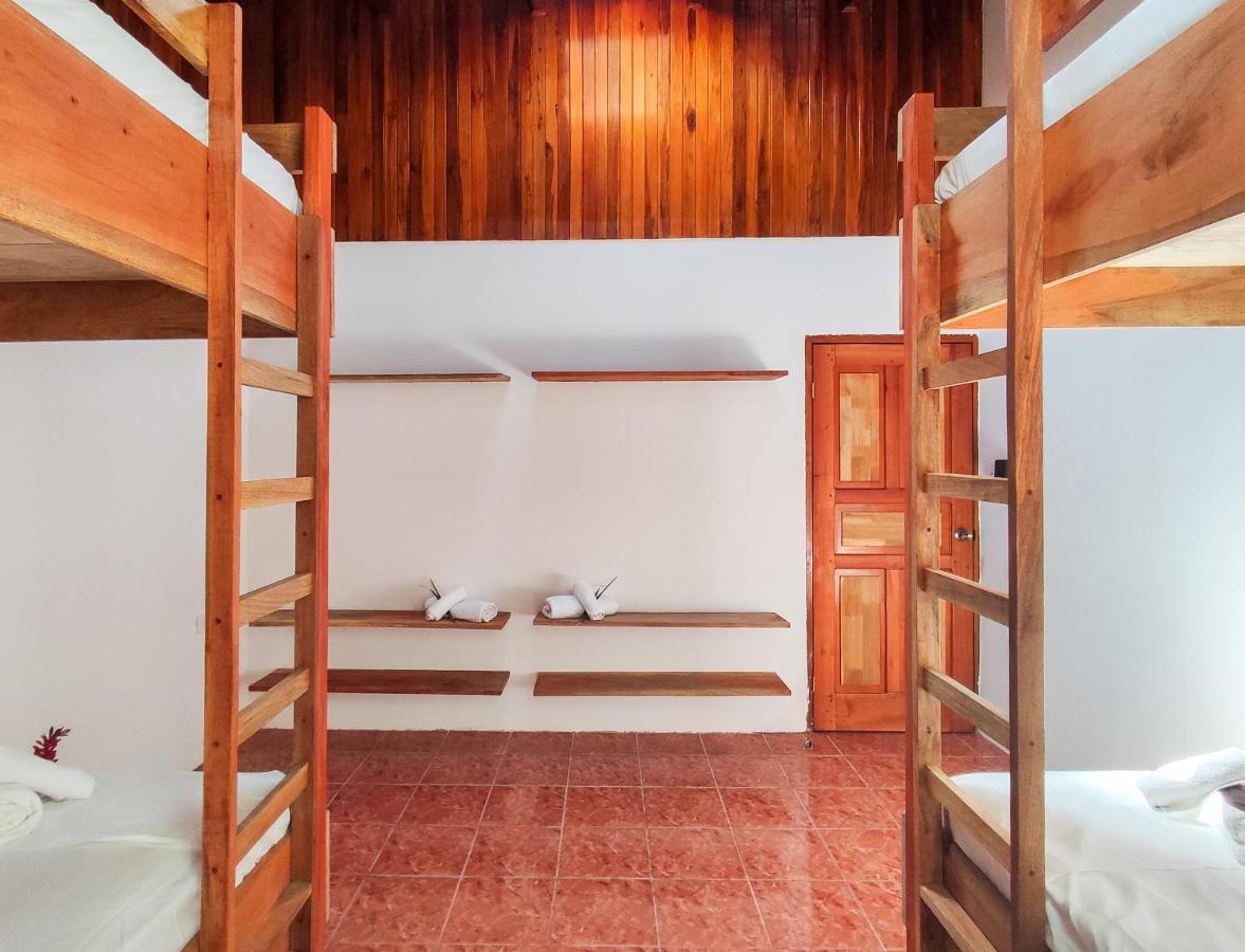 Ico Living Hostel Playa Santa Teresa (Puntarenas)